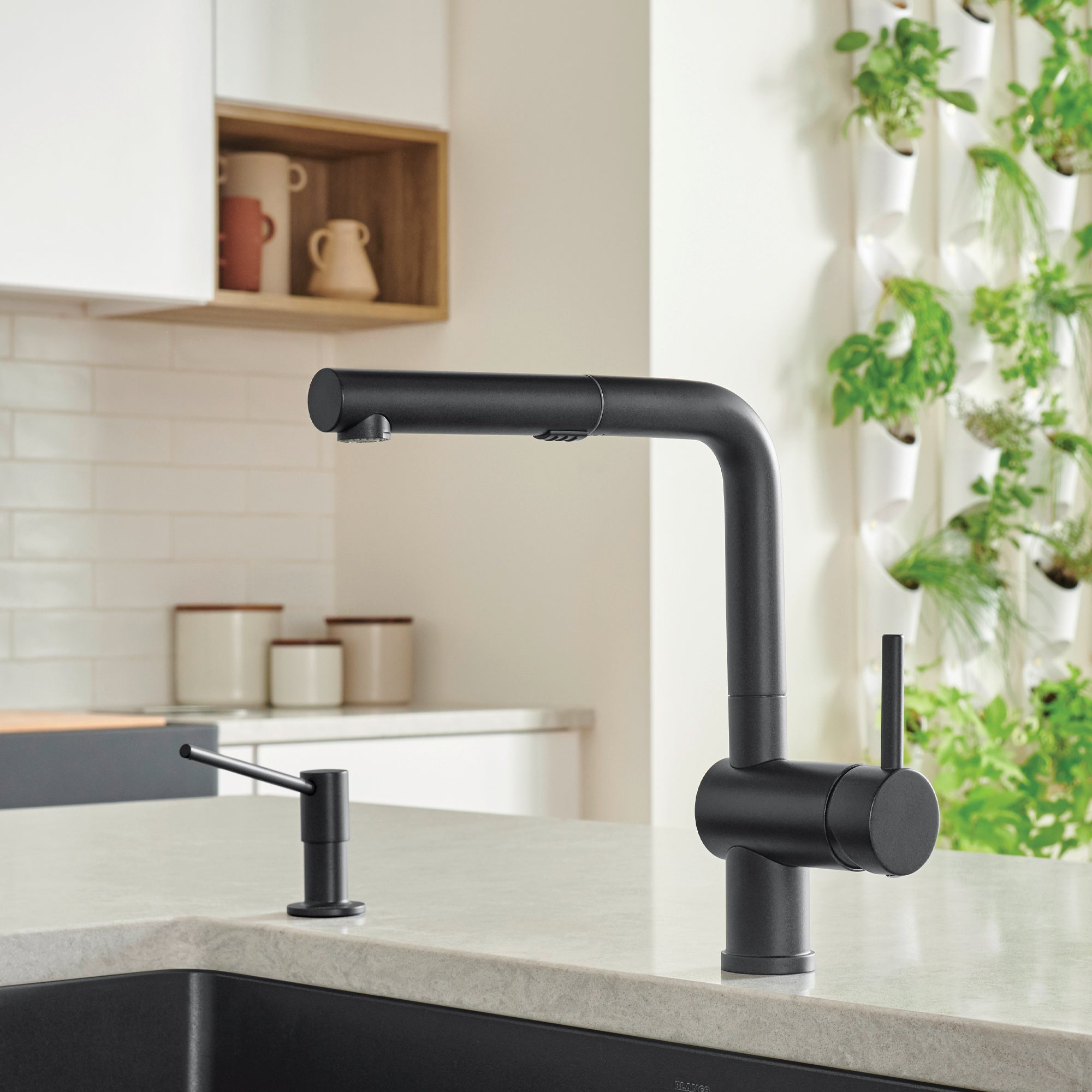 Blanco Linus Low Arc Pull-Out Dual-Spray Kitchen Faucet