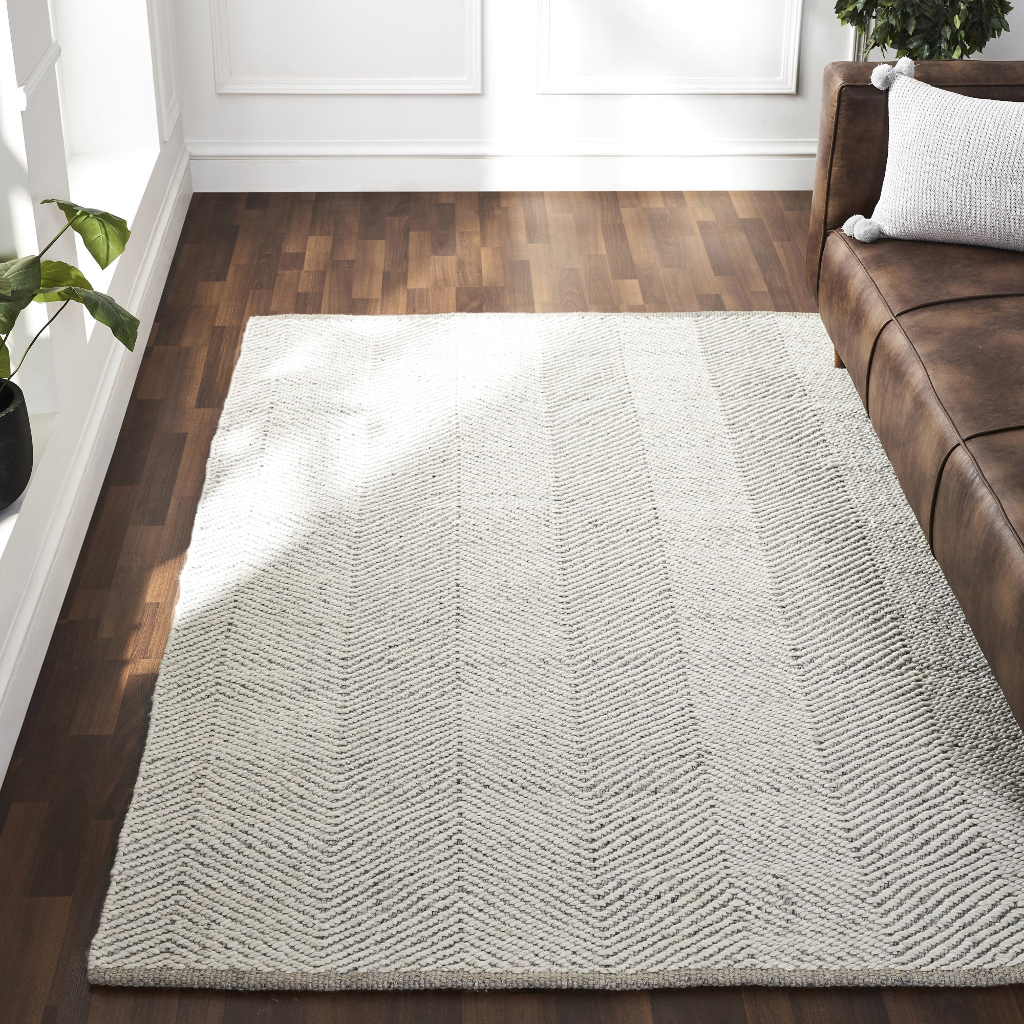 Renwil Malur 8 x 10 Handwoven Indoor Rug - Ivory