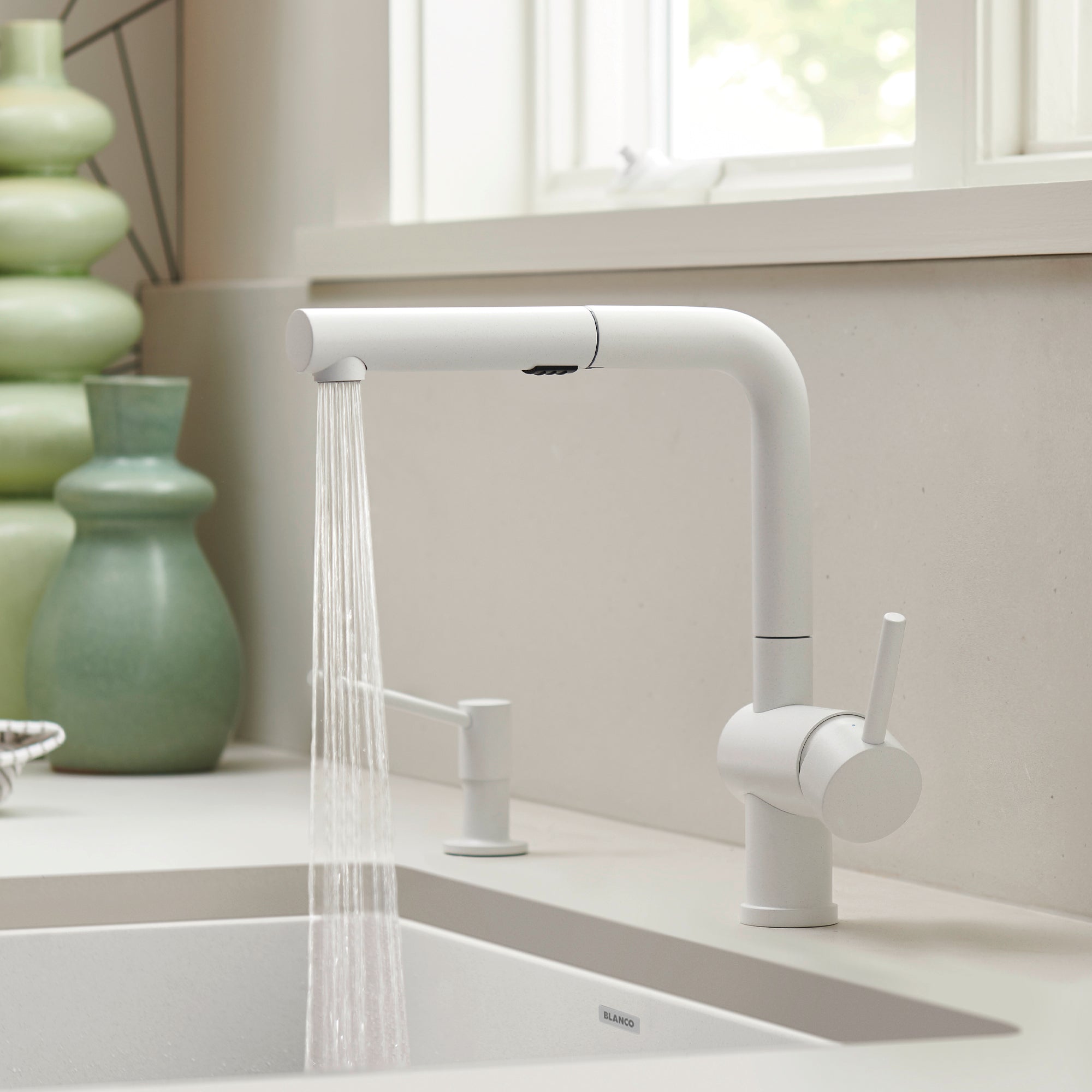 Blanco Linus Low Arc Pull-Out Dual-Spray Kitchen Faucet