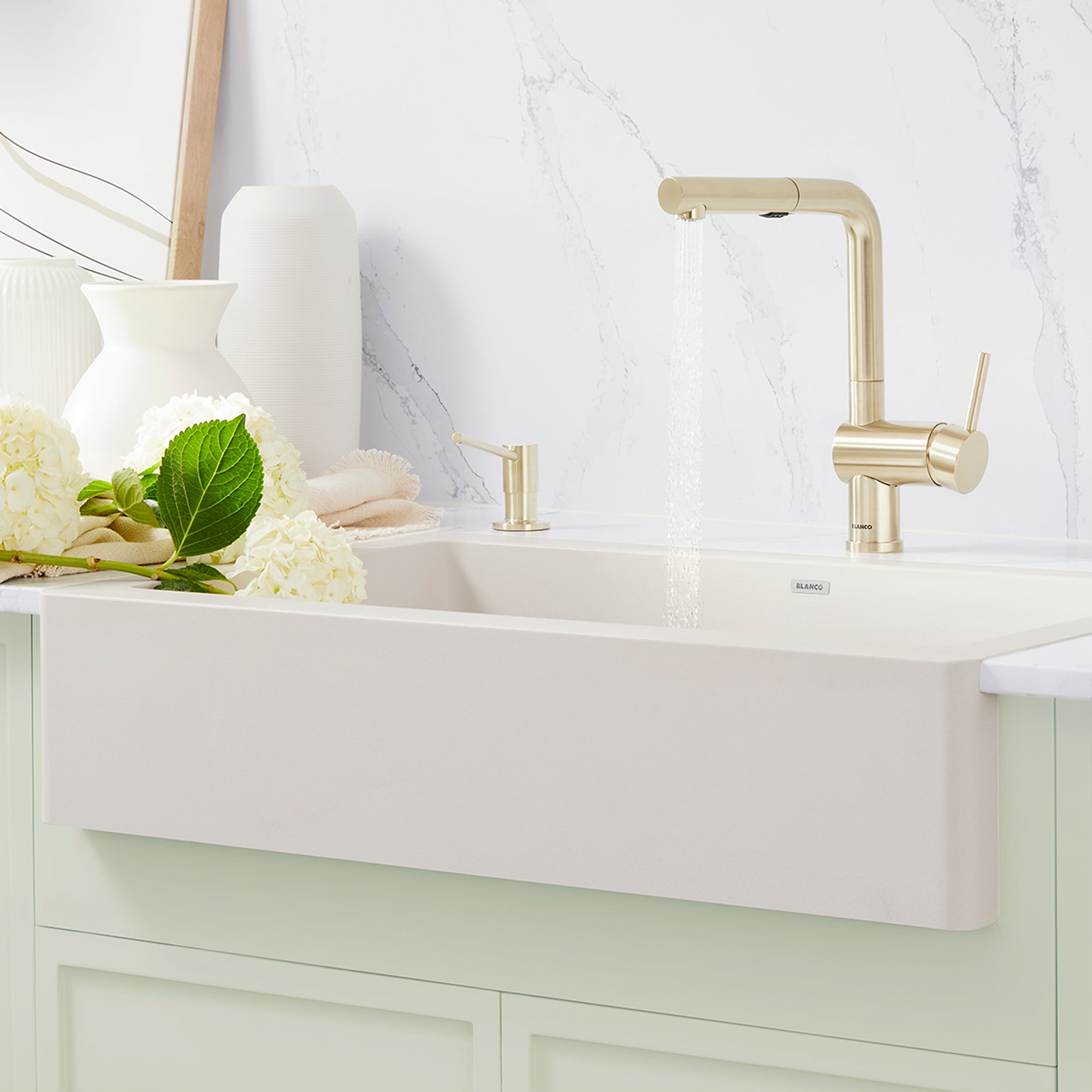 Blanco Linus Low Arc Pull-Out Dual-Spray Kitchen Faucet
