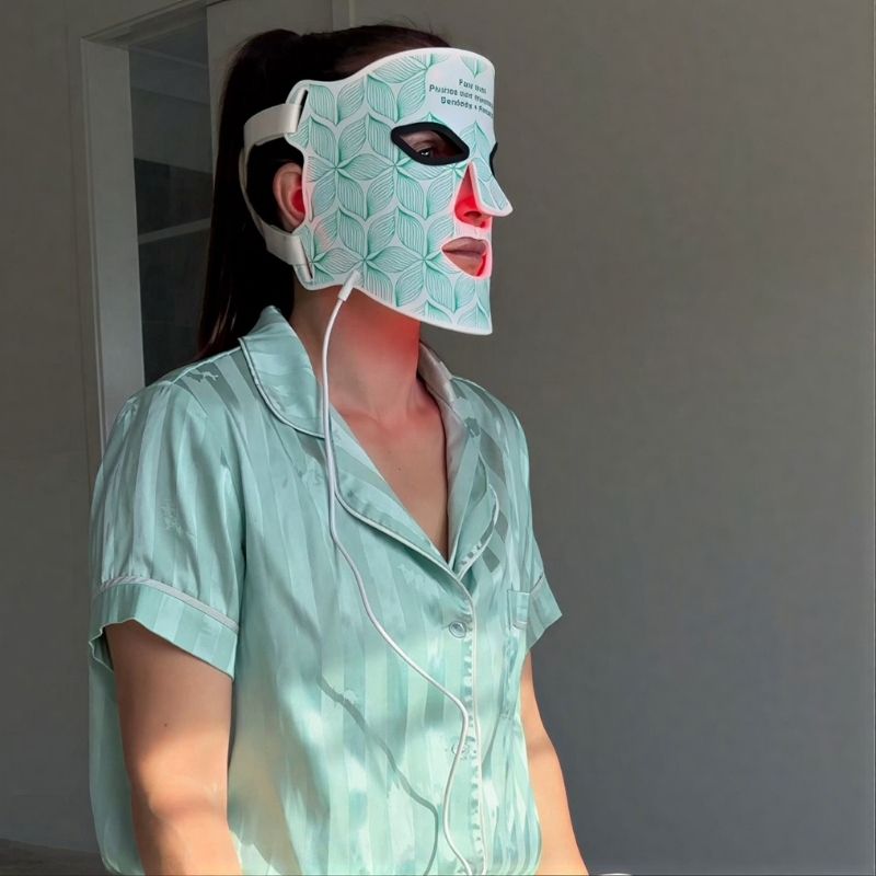 LED Light Therapy Mask With Near-Infrared