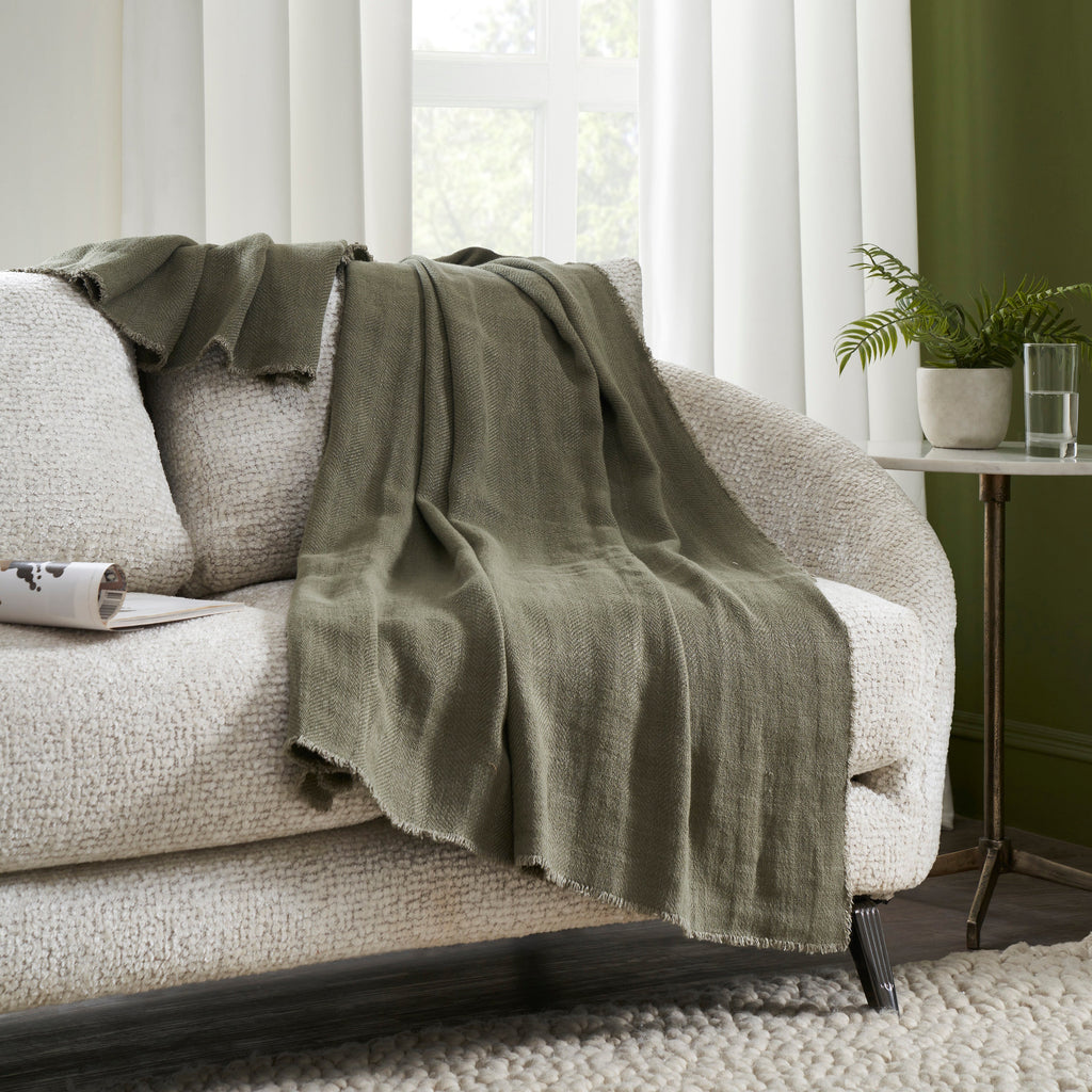 Renwil Vernier 70 x50 Throw Blanket - Dark Green