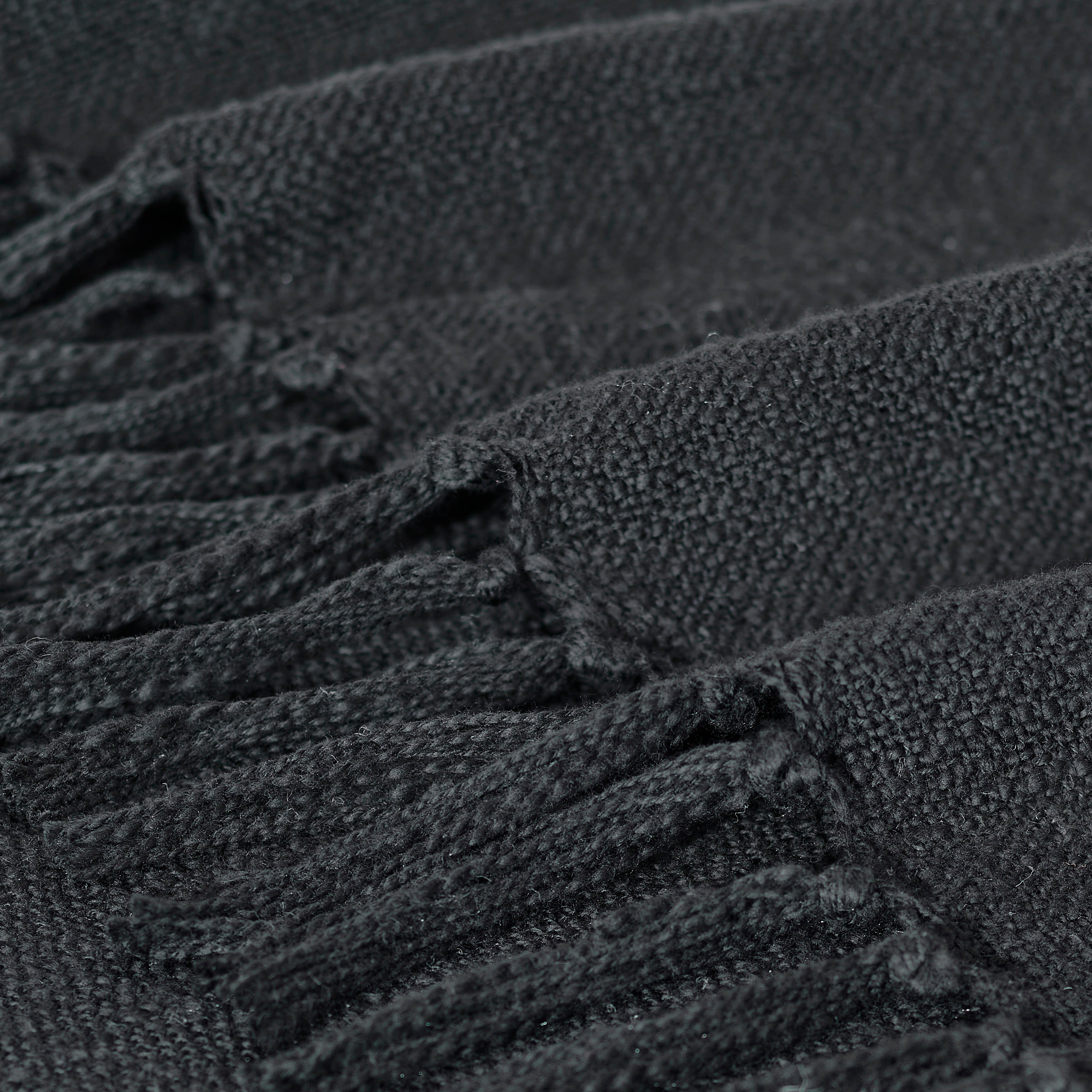 Renwil Carnelia 70 x50 Throw - Black