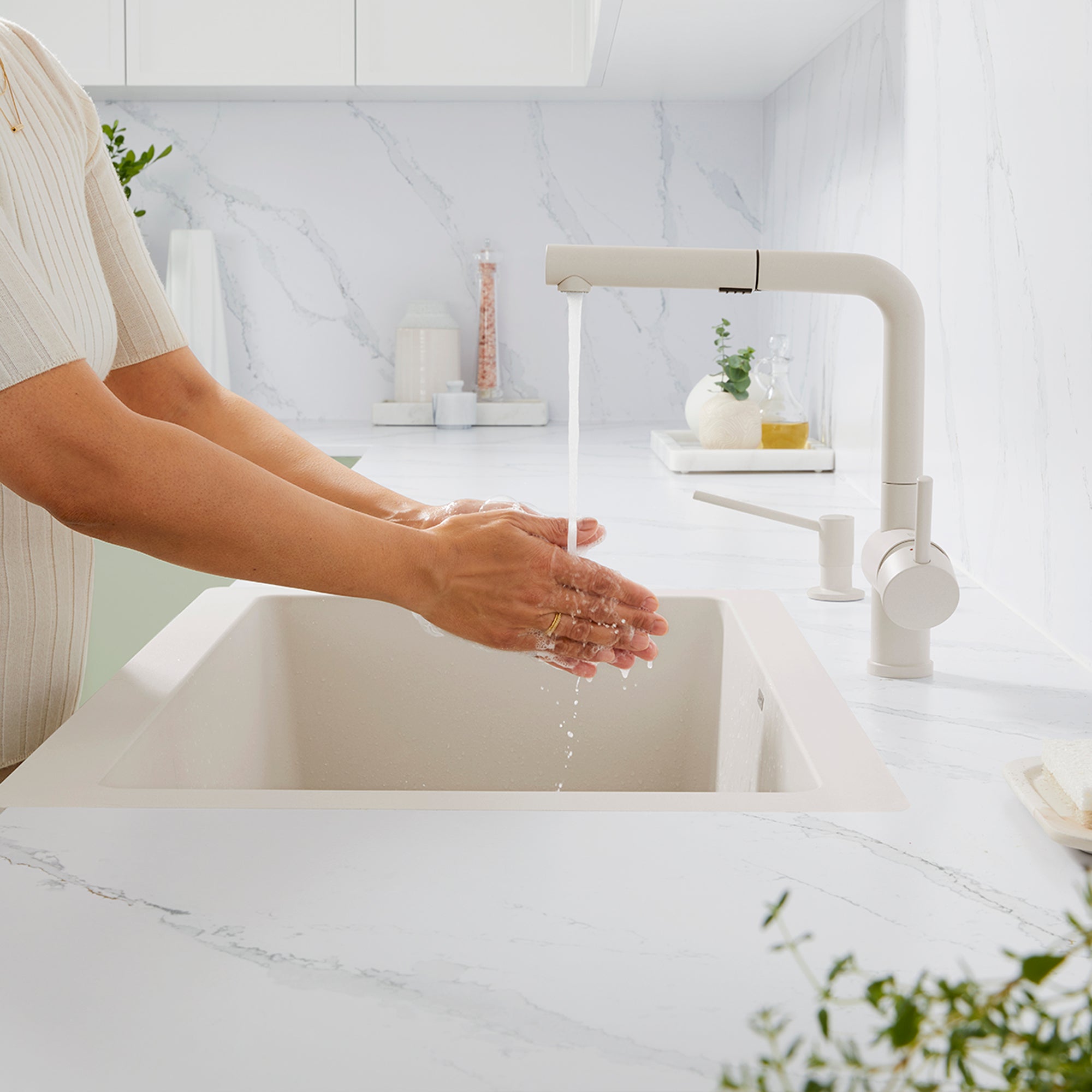 Blanco Linus Low Arc Pull-Out Dual-Spray Kitchen Faucet