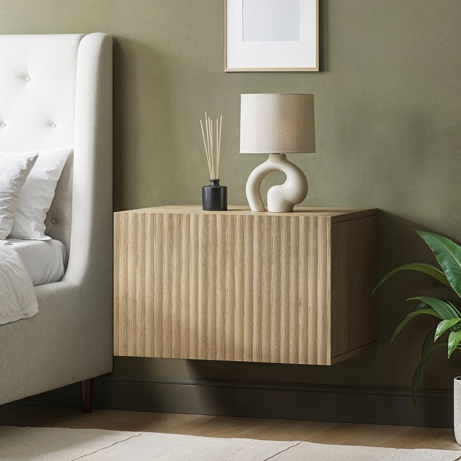 Hazel Wide Oak Floating Bedside Table – Wall-Mounted – Fluted Front – Push-to-Open Door – Cable Management – Modern Bedroom Storage