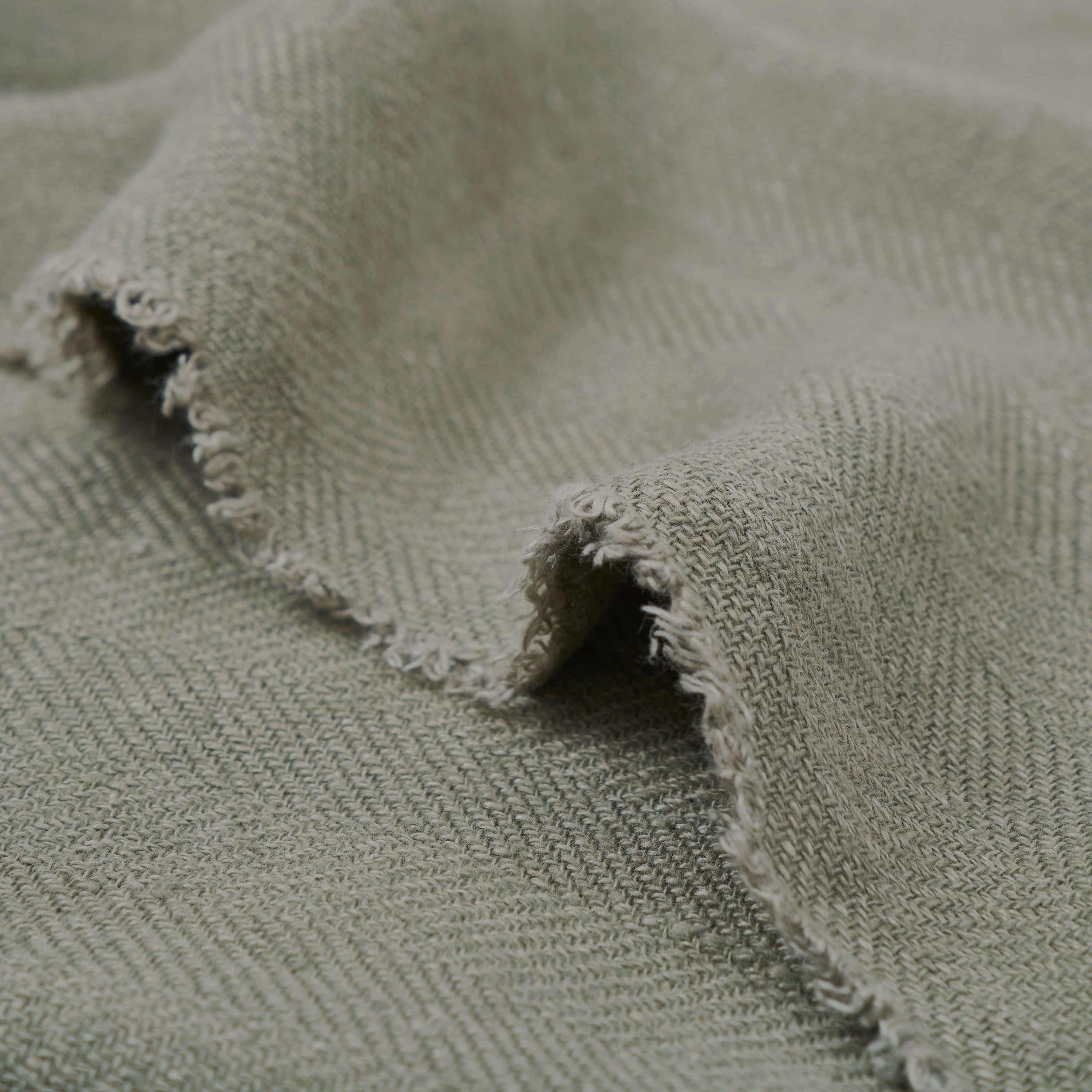 Renwil Vernier 70 x50 Throw Blanket - Dark Green