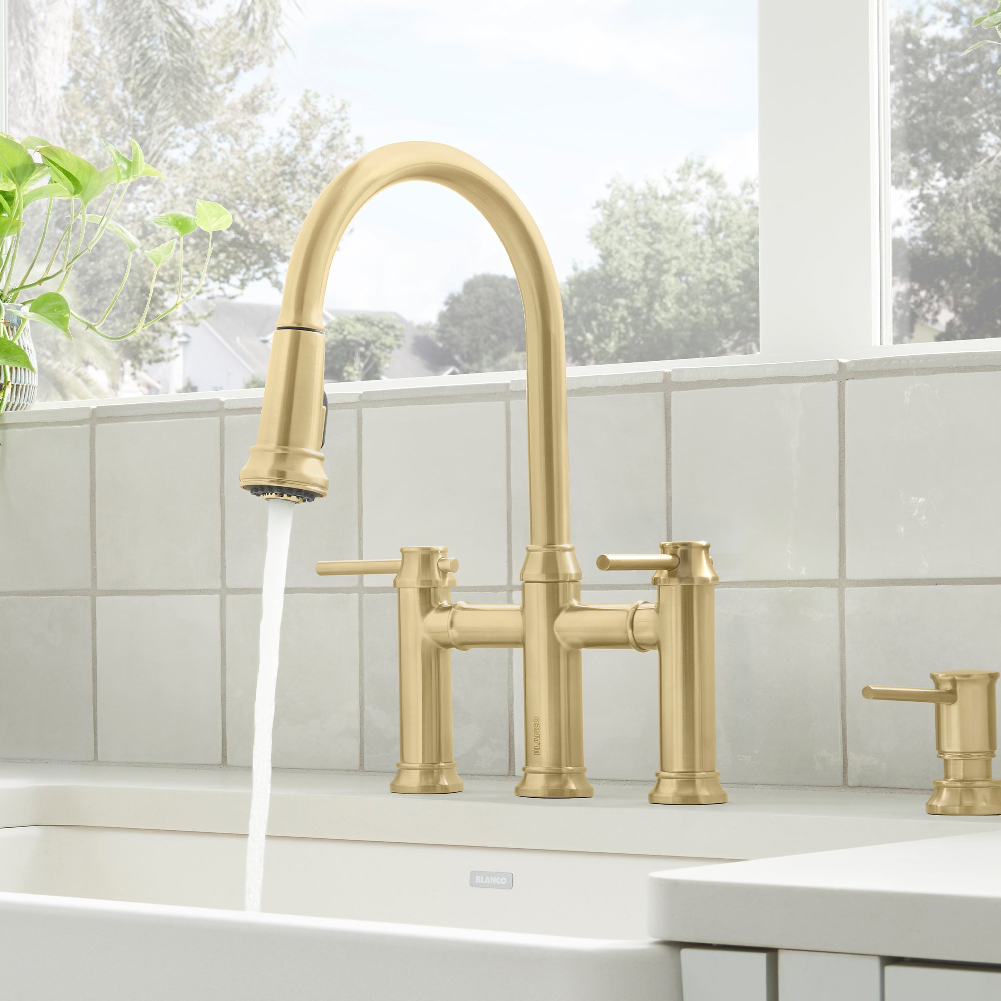 Blanco Empressa Pull-Down Dual-Spray Bridge Faucet